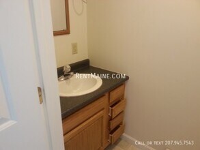 23 Patrick Dr in Hermon, ME - Foto de edificio - Building Photo