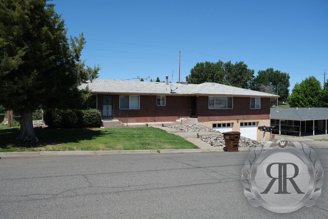 6505 Alpine Way in Yakima, WA - Building Photo