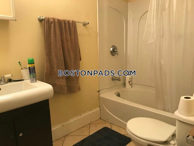 731 Parker St, Unit 1 in Boston, MA - Building Photo - Building Photo