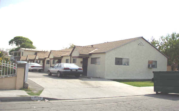 12111-12115 Morehouse St in El Monte, CA - Building Photo