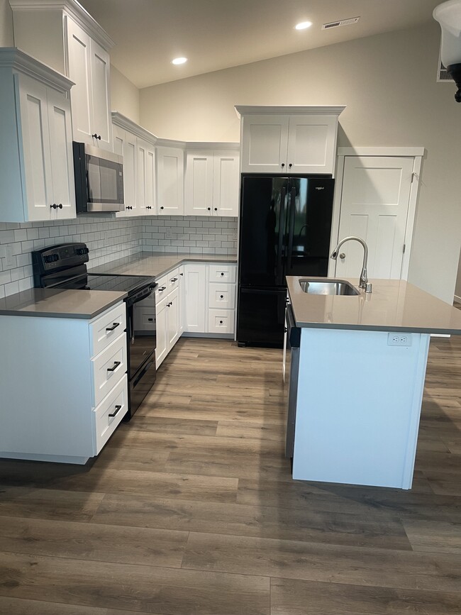 6063 Murray Way NE in Moses Lake, WA - Building Photo - Building Photo