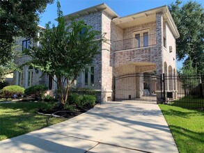 5031 Cheena Dr in Houston, TX - Foto de edificio - Building Photo