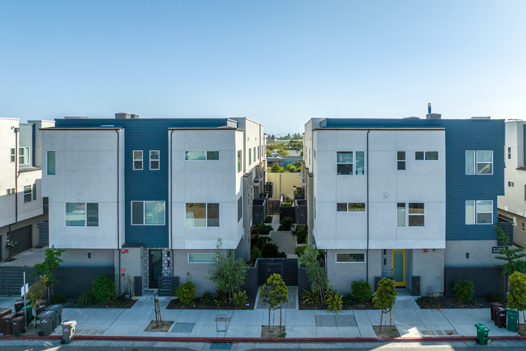 Wattling Lane in Oakland, CA - Building Photo