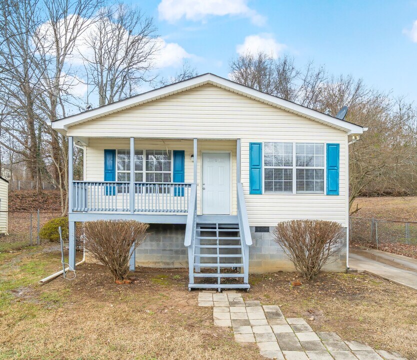 2005 Bernhurst Dr in Knoxville, TN - Building Photo