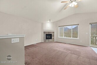 20444 Granite Park Cir in Anchorage, AK - Foto de edificio - Building Photo