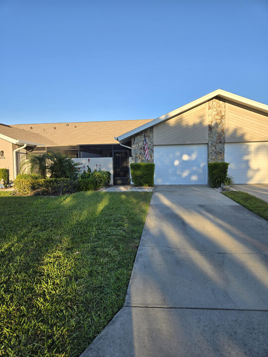 12755 Cold Stream Dr in Ft. Myers, FL - Foto de edificio