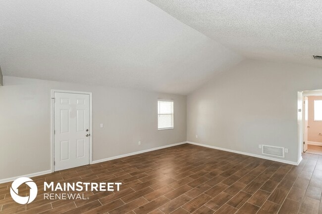8343 Spring Lake Rd N in Jacksonville, FL - Building Photo - Building Photo