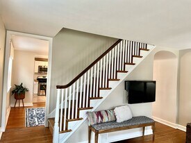 2426 Chestnut Ave in Ardmore, PA - Building Photo