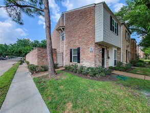 6350 Chevy Chase Dr in Houston, TX - Building Photo - Building Photo