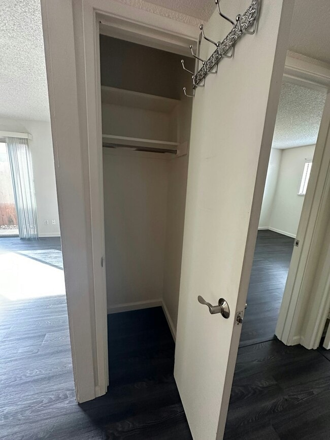 9121 Nasreen Dr in Sacramento, CA - Building Photo - Building Photo