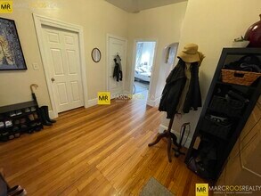 1489 Beacon St, Unit 2 in Brookline, MA - Foto de edificio - Building Photo