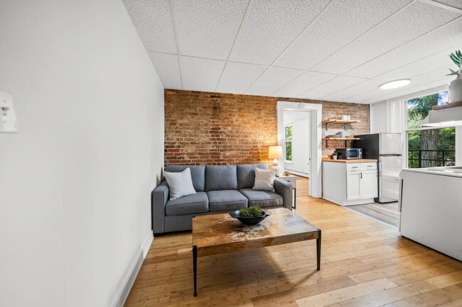 242 Mccormick Pl in Cincinnati, OH - Building Photo - Building Photo
