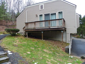 23 Library Ln in Simsbury, CT - Building Photo - Building Photo