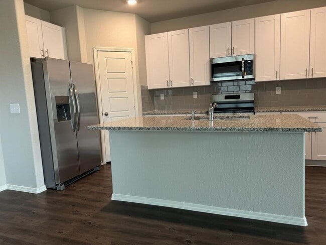 648 Levine Ct in Montgomery, TX - Building Photo - Building Photo