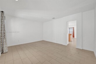 475 SW 147th Ter in Pembroke Pines, FL - Building Photo - Building Photo