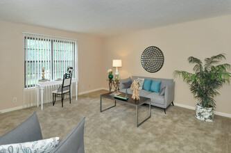 Breckinridge Park Apartments in Louisville, KY - Building Photo - Building Photo