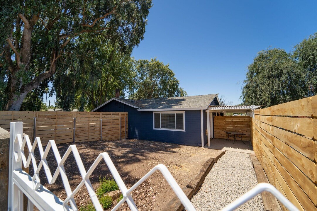 2707 Robertson St in Ramona, CA - Building Photo