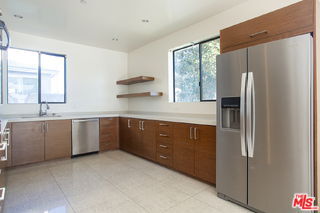8639 Whitworth Dr in Los Angeles, CA - Building Photo - Building Photo