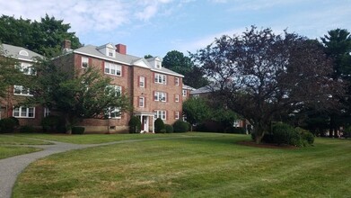 108 Maple St in Malden, MA - Foto de edificio - Building Photo