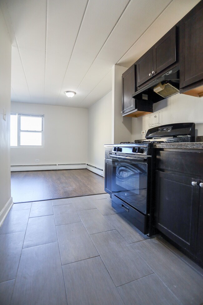 7300 N Ridge Blvd, Unit #510 in Chicago, IL - Building Photo - Building Photo