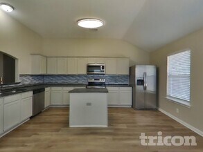 352 Meadow Park in New Braunfels, TX - Building Photo - Building Photo