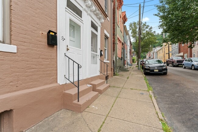 97-99 S 11th St in Pittsburgh, PA - Building Photo - Building Photo