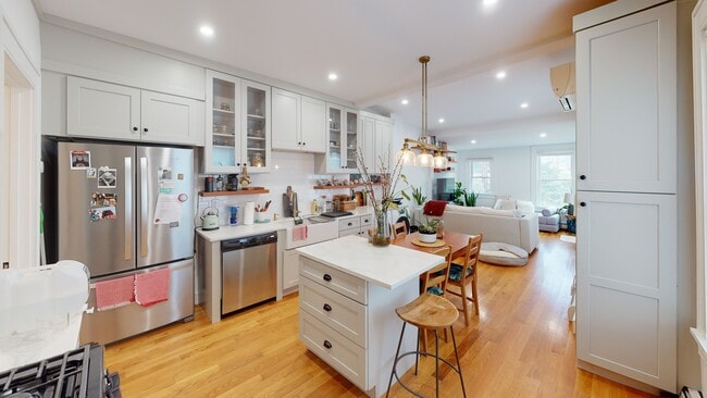 227 Amory St, Unit 2 in Boston, MA - Foto de edificio - Building Photo