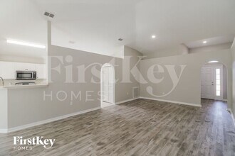 13230 Kent Bradley St in Dade City, FL - Building Photo - Building Photo