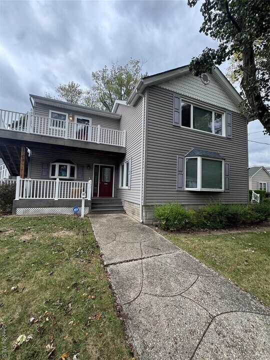 177 S 5th St in Lindenhurst, NY - Building Photo