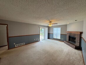 1006 Foxridge Dr in Warrensburg, MO - Building Photo - Building Photo