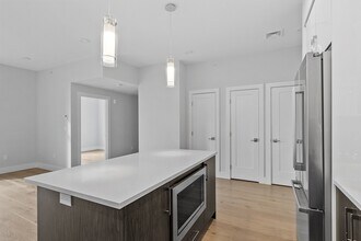 122 Highland Rd, Unit 124-104 in Somerville, MA - Foto de edificio - Building Photo