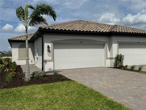 19532 Hinkley Dr in Estero, FL - Building Photo - Building Photo
