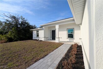 707 Kismet Pkwy E in Cape Coral, FL - Building Photo - Building Photo