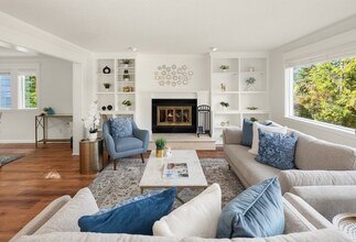 18811 SE 42nd St in Issaquah, WA - Building Photo - Building Photo