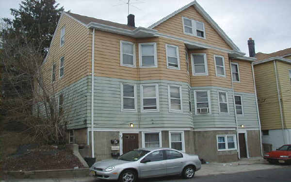 22-24 N 8th St in Hawthorne, NJ - Building Photo