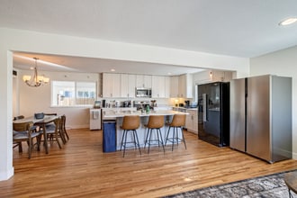 10490 W Dakota Ave in Lakewood, CO - Foto de edificio - Building Photo