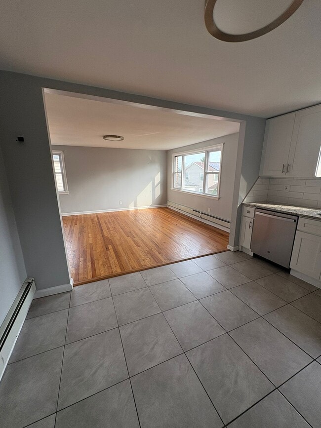 211 Sherman St, Unit 2 in Linden, NJ - Foto de edificio - Building Photo