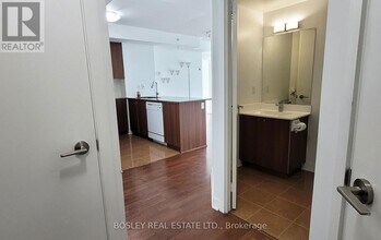 5740 Yonge St in Toronto, ON - Building Photo - Building Photo