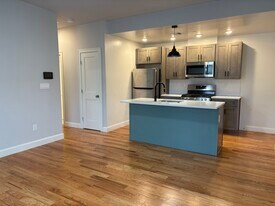 149 Crescent St, Unit 302 in Waltham, MA - Building Photo