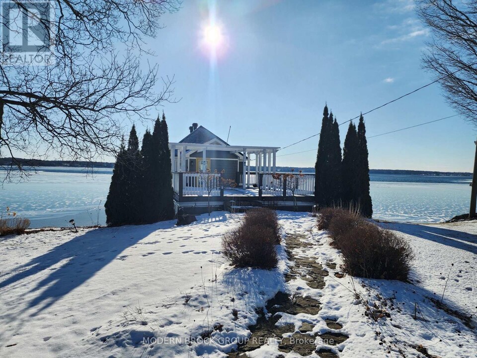 303 Lily Bay Dr S in Brockville, ON - Building Photo