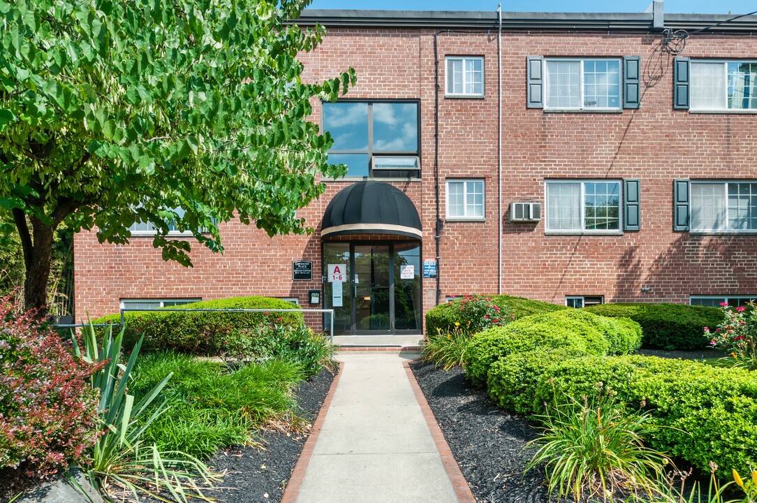 Coventry Place Apartments in Magnolia, NJ - Building Photo