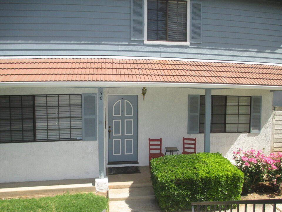 36 S Dearborn St in Redlands, CA - Building Photo