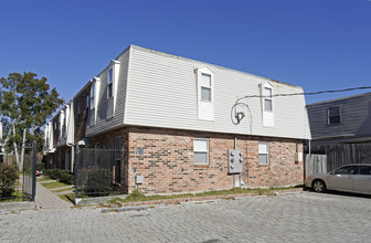 Azalea-Ridge-Condominiums in Metairie, LA - Building Photo - Building Photo