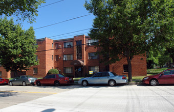 5516 Nannie Helen Burroughs Ave NE in Washington, DC - Foto de edificio - Building Photo