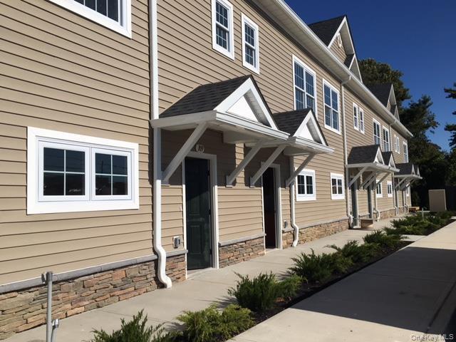 115 Evergreen St in West Babylon, NY - Foto de edificio - Building Photo