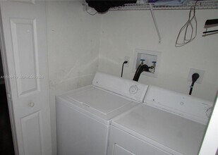10763 NW 83rd Terrace in Doral, FL - Building Photo - Building Photo