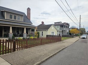 1014 11th Ave N in Nashville, TN - Building Photo - Building Photo