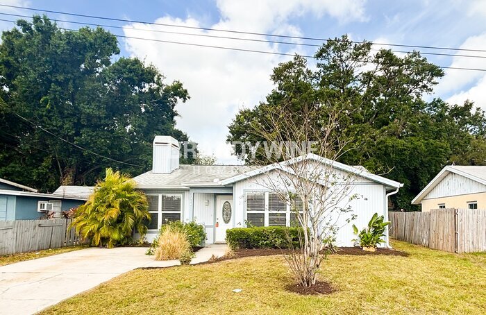 1016 36th St W in Bradenton, FL - Foto de edificio