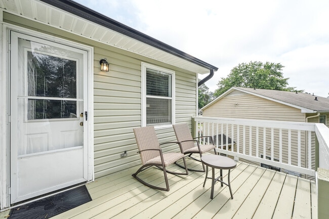property at 214 Bridgefield Pl