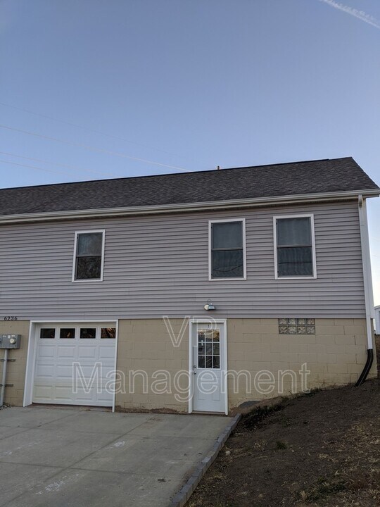 6236 W Kimberly Rd in Davenport, IA - Building Photo